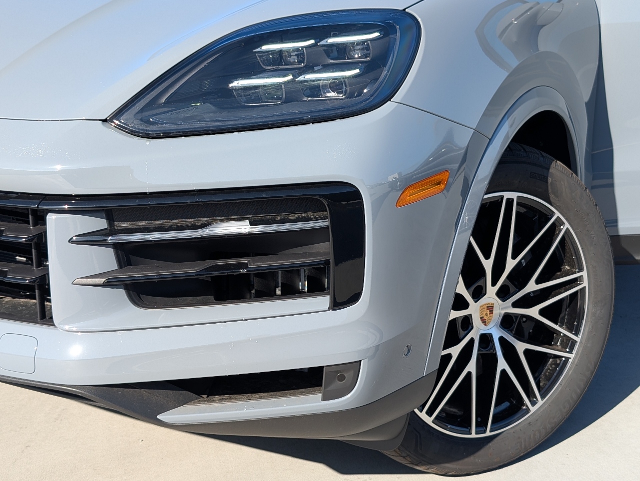 2025 Porsche Cayenne photo 10