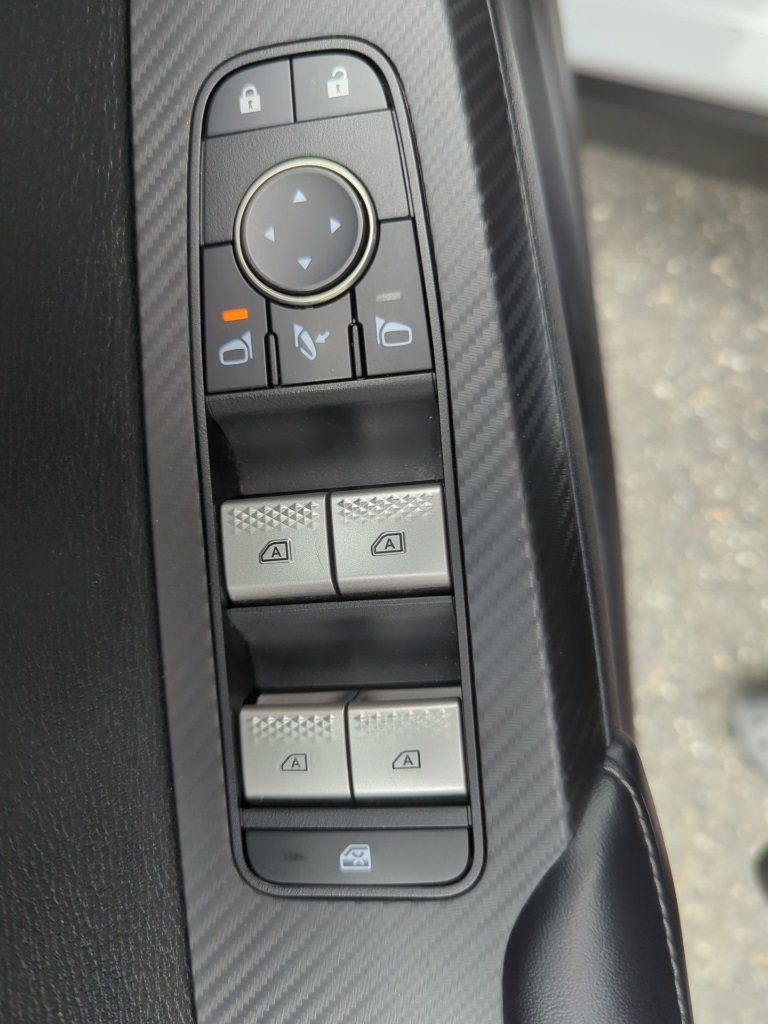 2024 Mitsubishi Outlander SE Black Edition photo 10