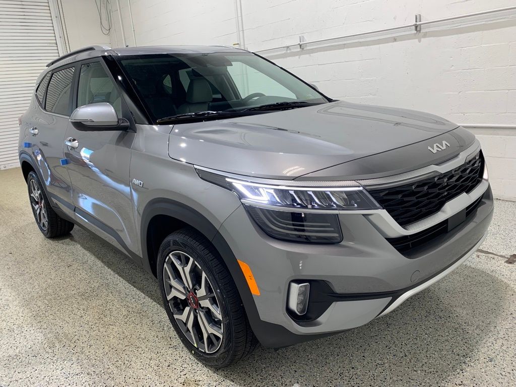 2022 Kia Seltos SX photo 2