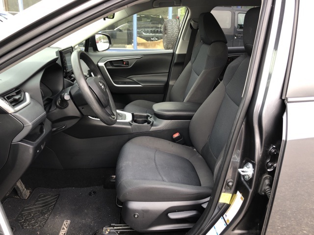 2020 Toyota RAV4 Hybrid LE photo 9