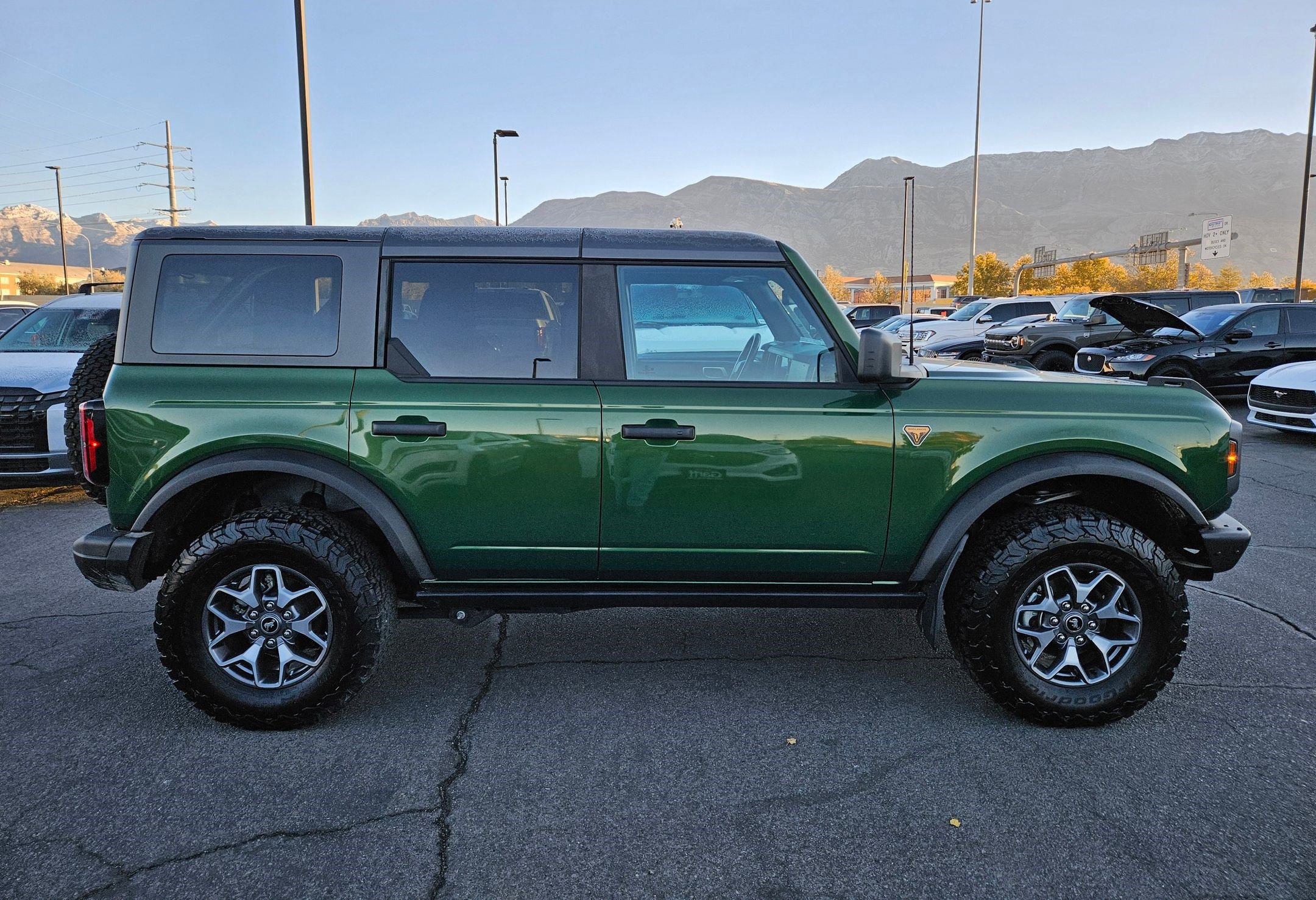 2024 Ford Bronco Badlands photo 2