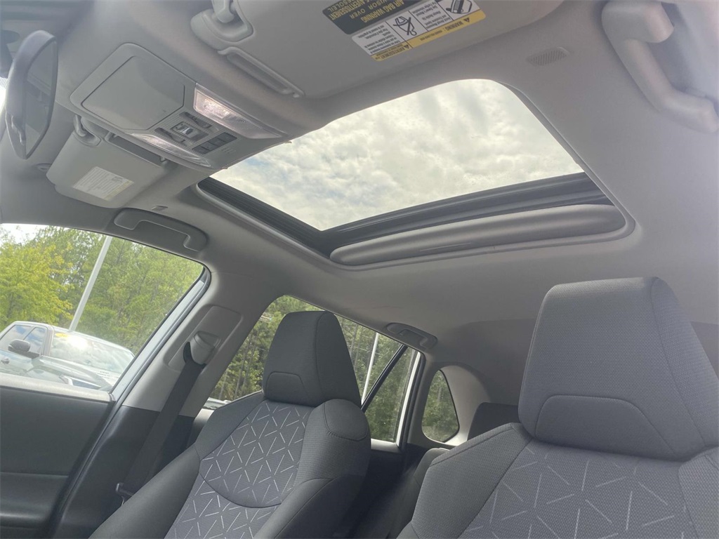 2023 Toyota RAV4 XLE photo 14