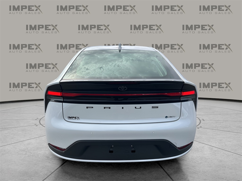 2025 Toyota Prius LE photo 4