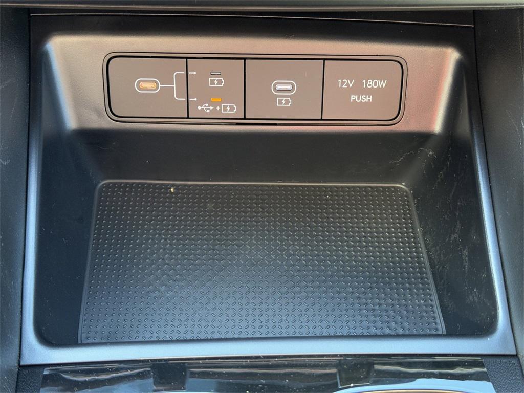2025 Hyundai Santa Cruz SE photo 24