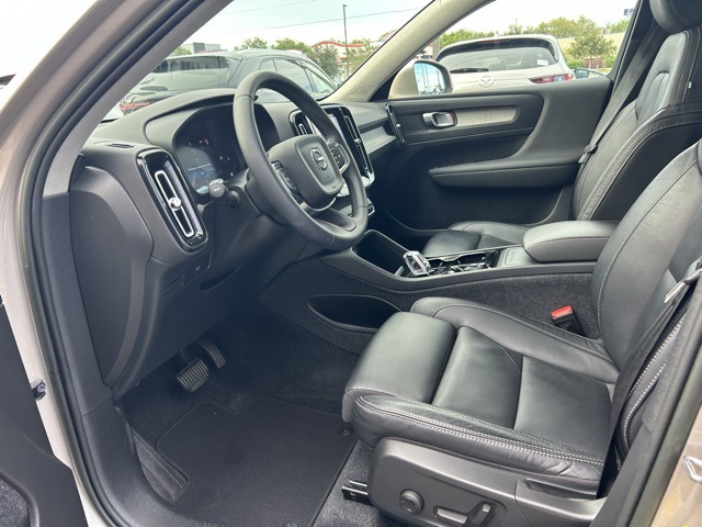 2023 Volvo XC40 Plus photo 25