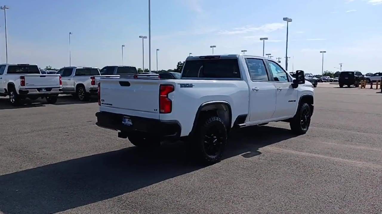 2025 Chevrolet Silverado 2500HD LT photo 8