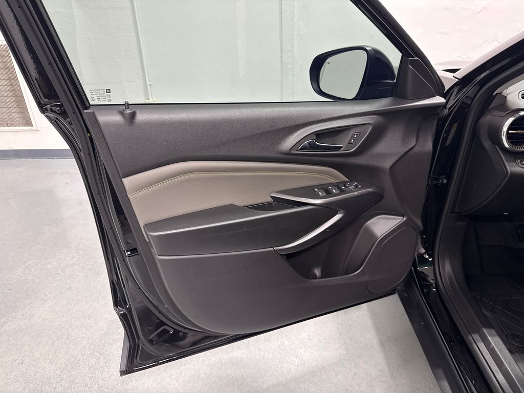 2025 Chevrolet Trax ACTIV photo 10