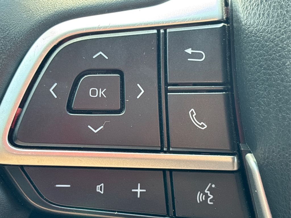 2023 Toyota Highlander L photo 33