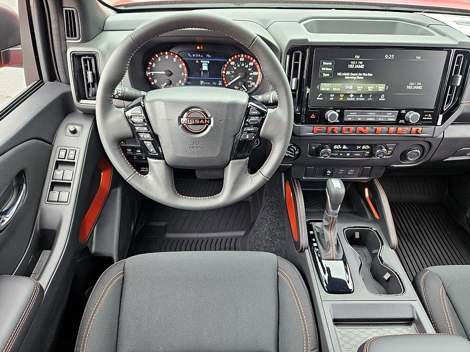2025 Nissan Frontier Crew Cab PRO-4X photo 8