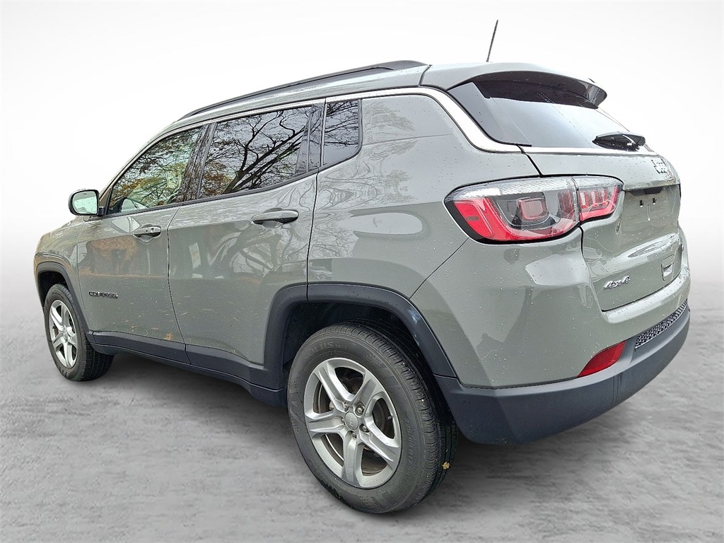 2024 Jeep Compass Latitude photo 4