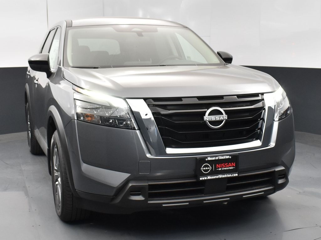 2025 Nissan Pathfinder S photo 2