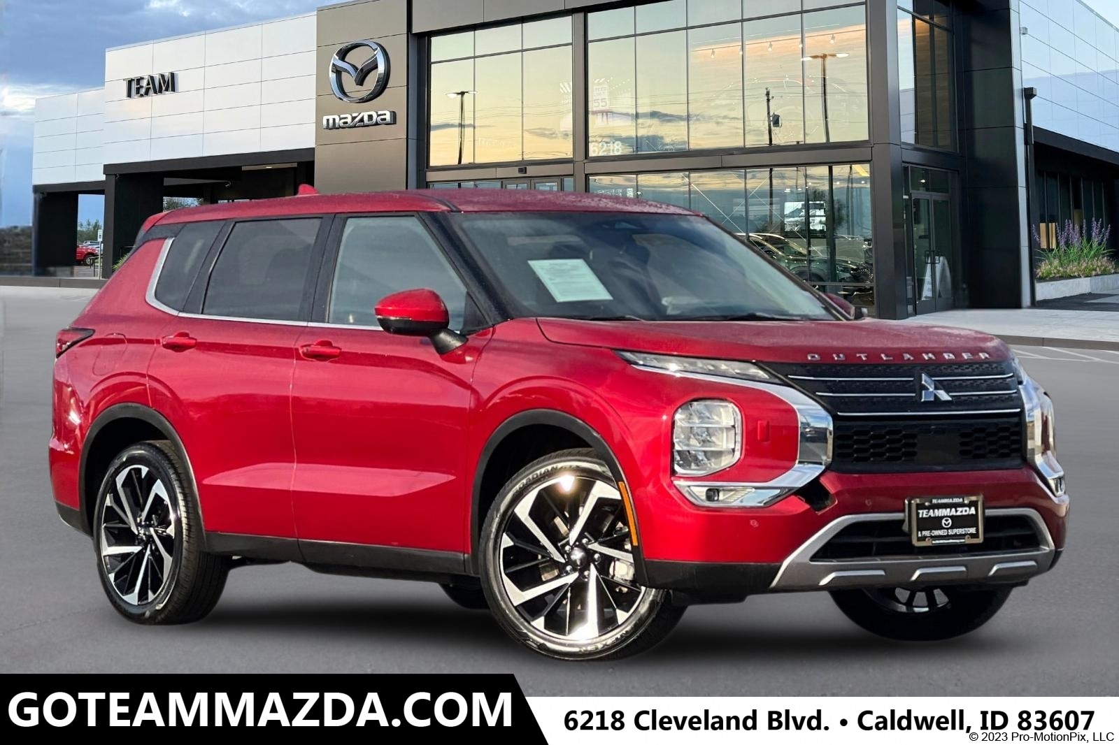 2024 Mitsubishi Outlander SE's photo