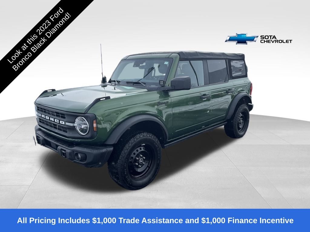 2023 Ford Bronco 4-Door Black Diamond's photo