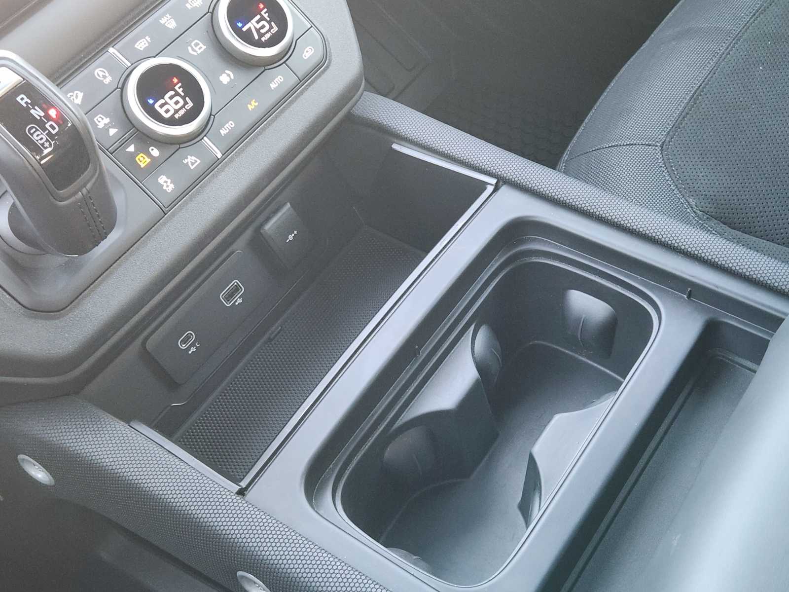 2024 Land Rover Defender Carpathian Edition photo 18