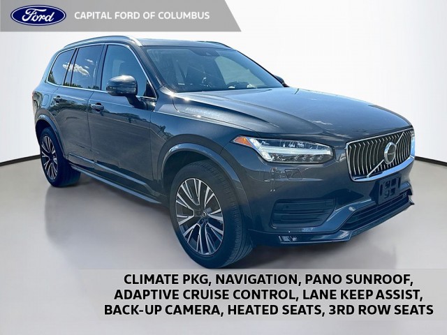 2022 Volvo XC90 Momentum's photo