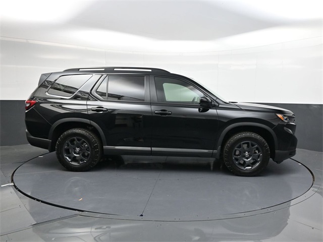 2025 Honda Pilot TrailSport photo 2