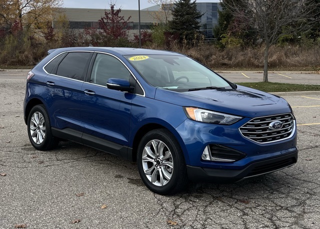 2024 Ford Edge Titanium photo 2