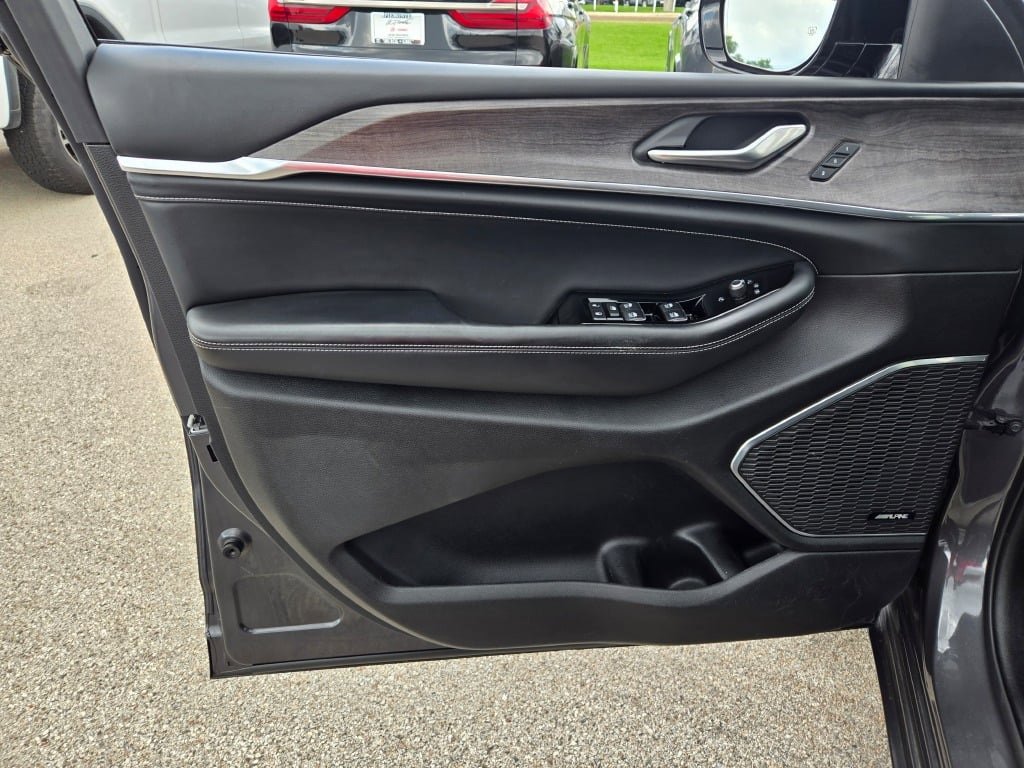 2022 Jeep Grand Cherokee Overland photo 13