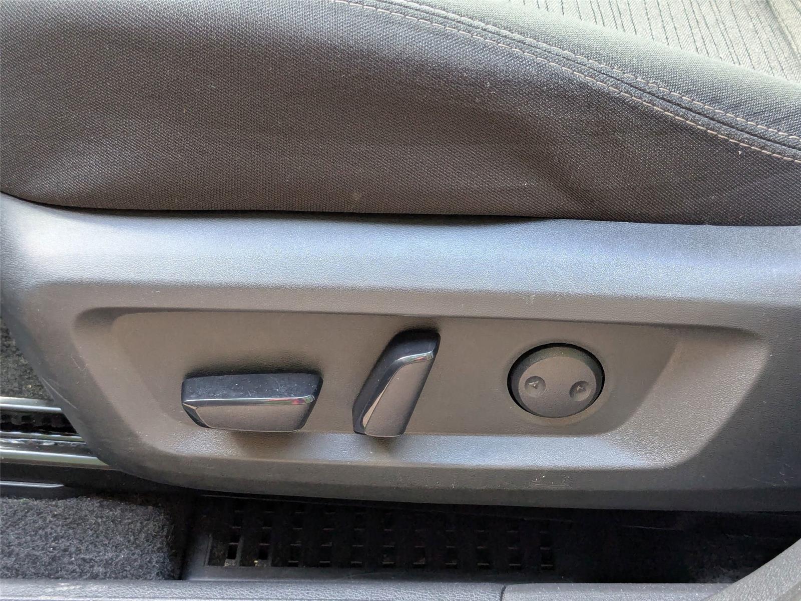 2023 Nissan Rogue SV photo 14
