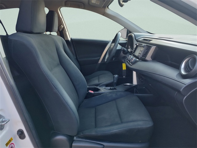 2014 Toyota RAV4 LE photo 26