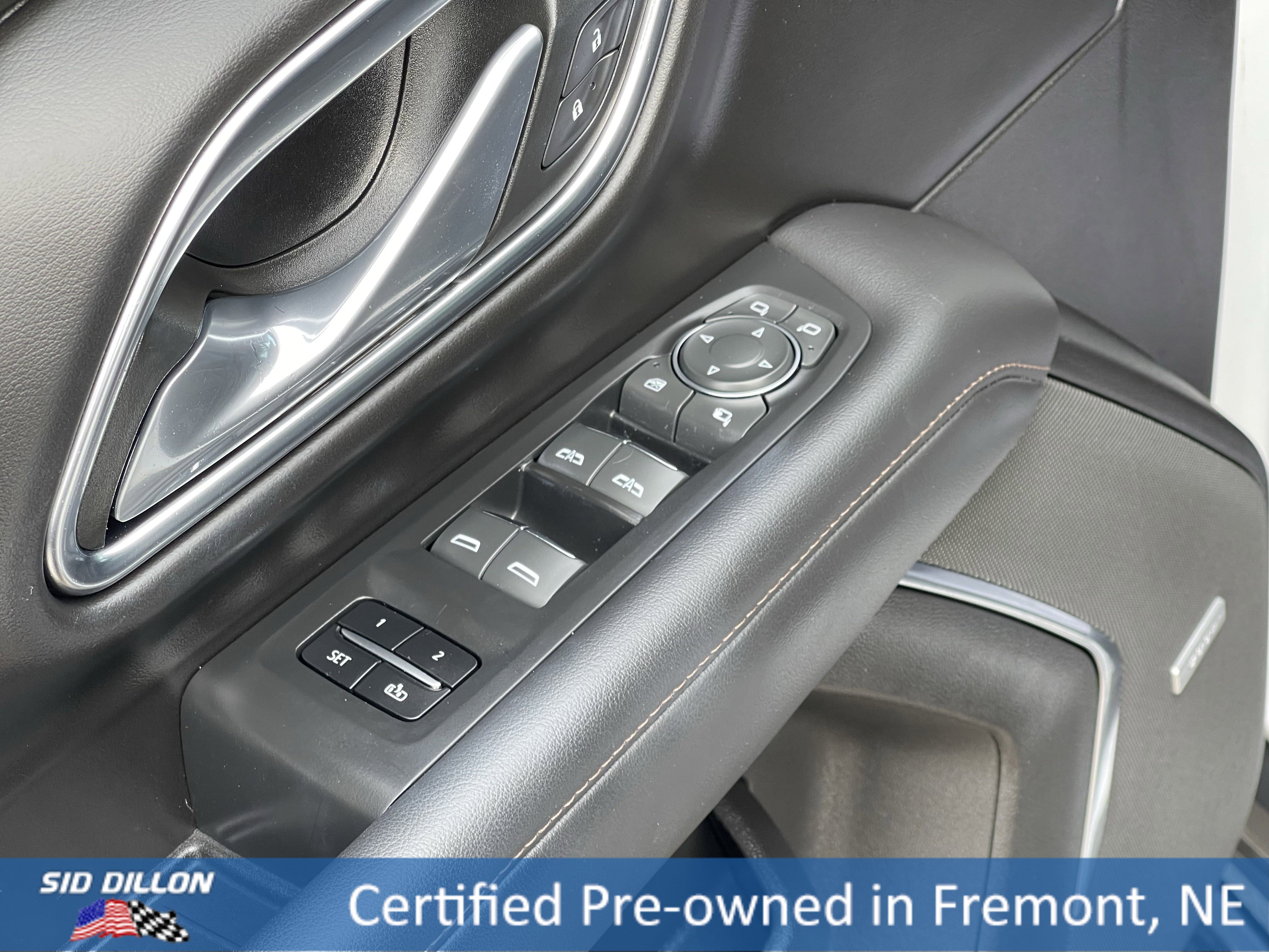 2023 Chevrolet Suburban High Country photo 3