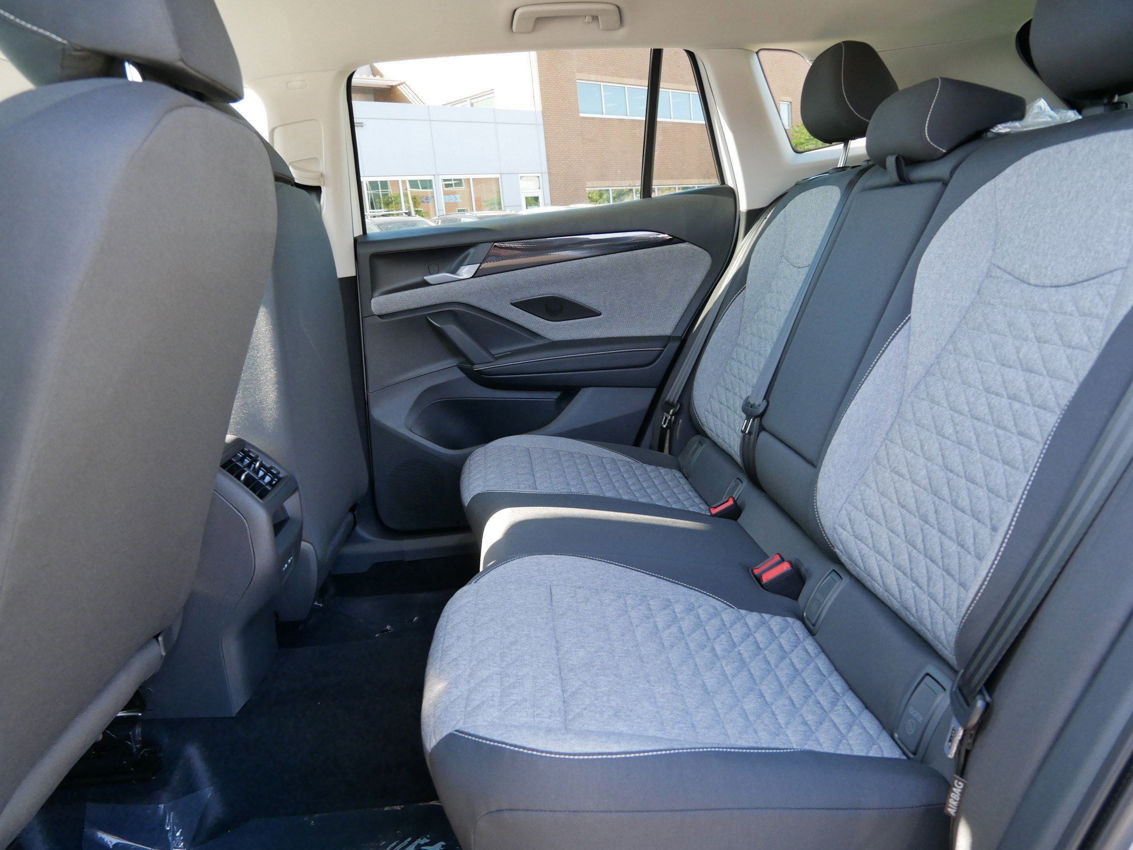 2025 Volkswagen Tiguan S photo 3