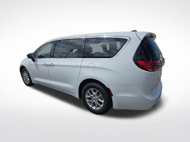 2026 Chrysler Pacifica photo 3