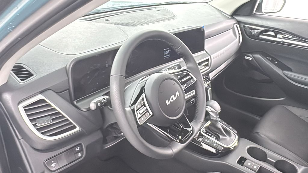 2026 Kia Seltos SX photo 35