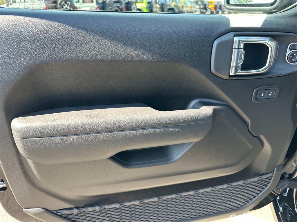 2025 Jeep Wrangler Sport S photo 29
