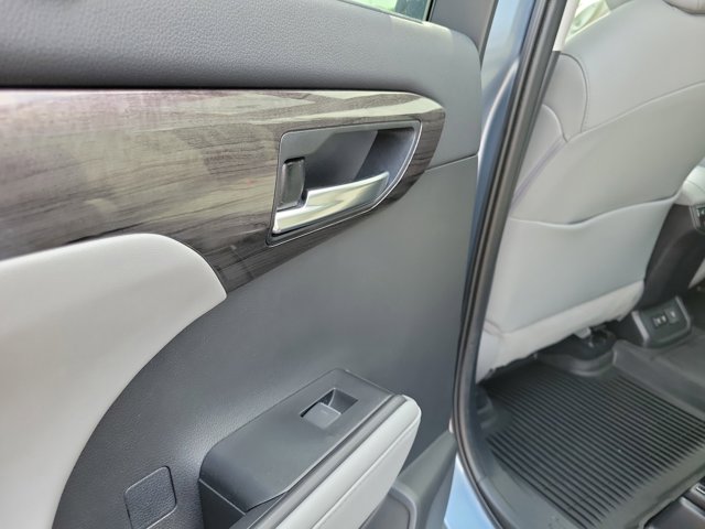 2020 Toyota Highlander Platinum photo 13