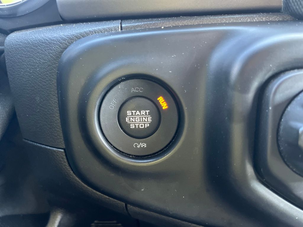 2021 Jeep Gladiator Willys photo 4