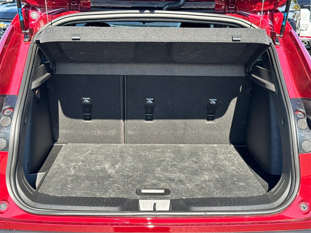 2025 Chevrolet Trax photo 2