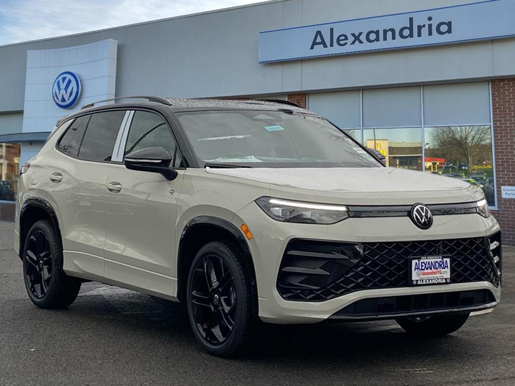 2026 Volkswagen Tiguan SE R-LINE BLACK's photo