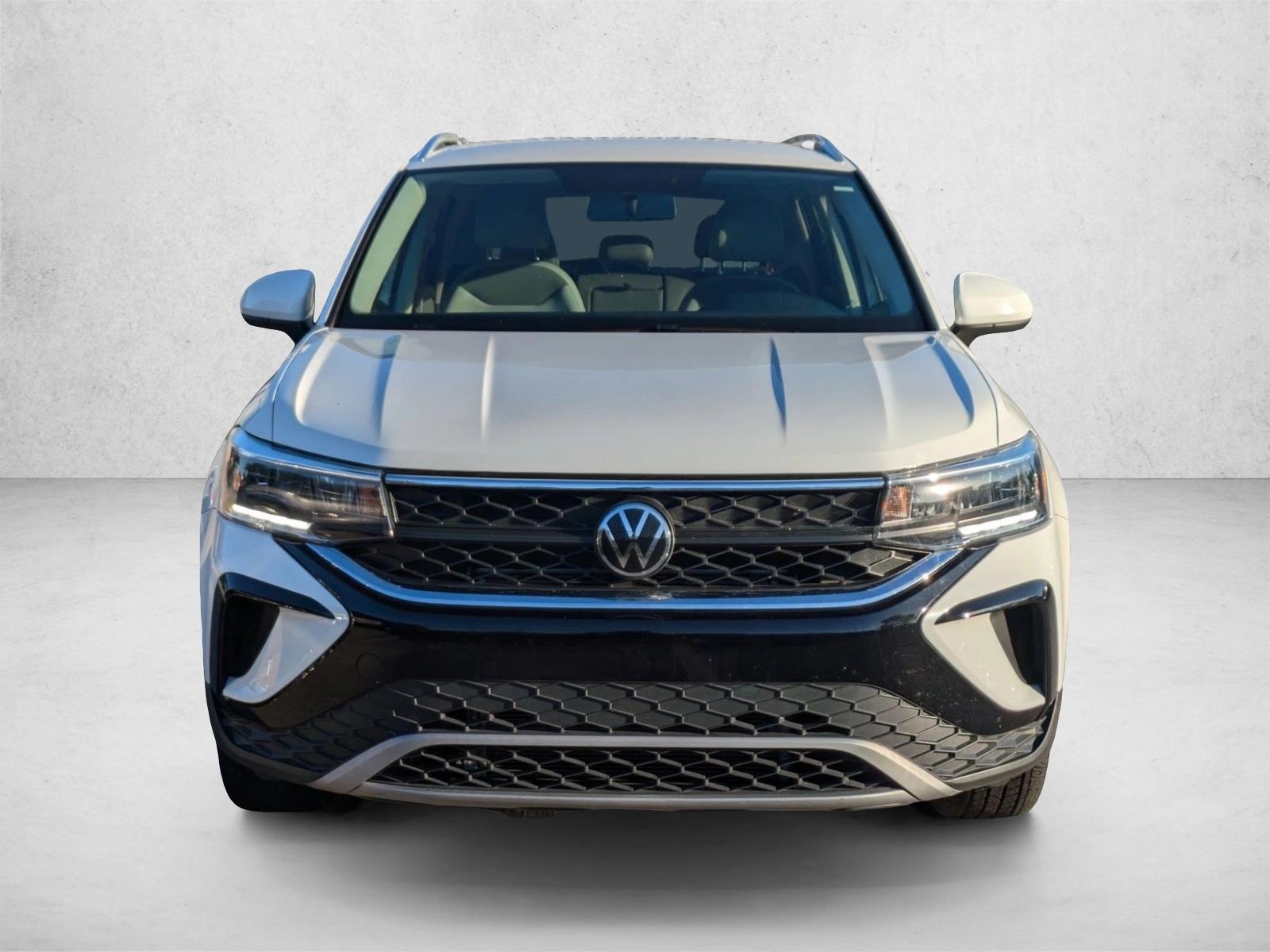 2022 Volkswagen Taos SE photo 2