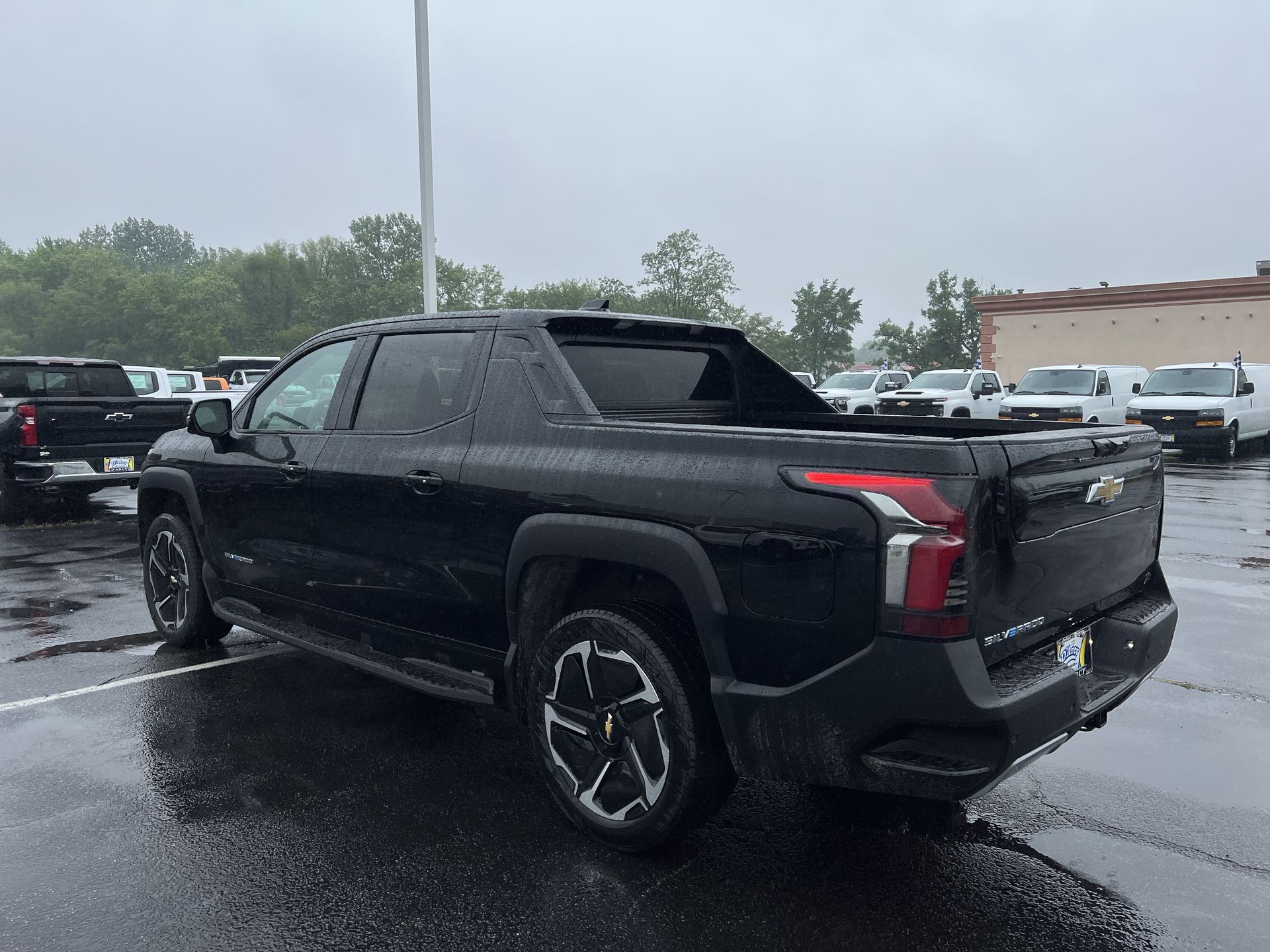 2025 Chevrolet Silverado EV LT photo 3