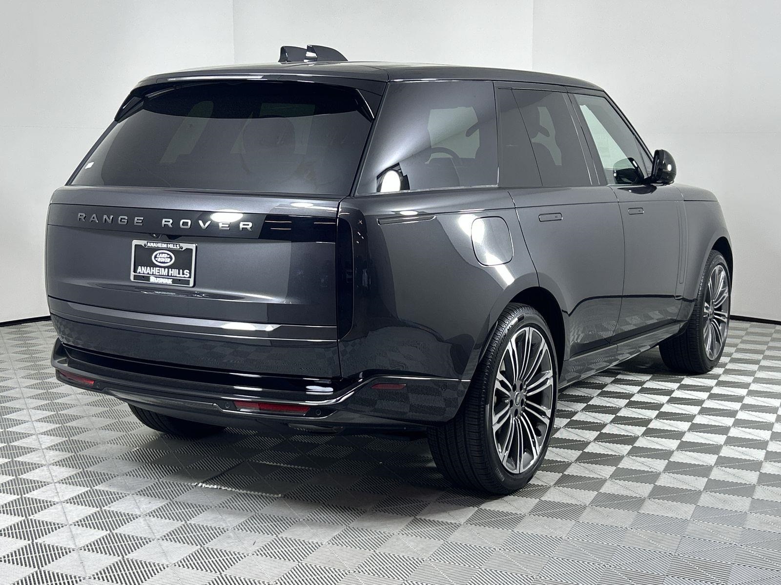 2025 Land Rover Range Rover SE photo 5