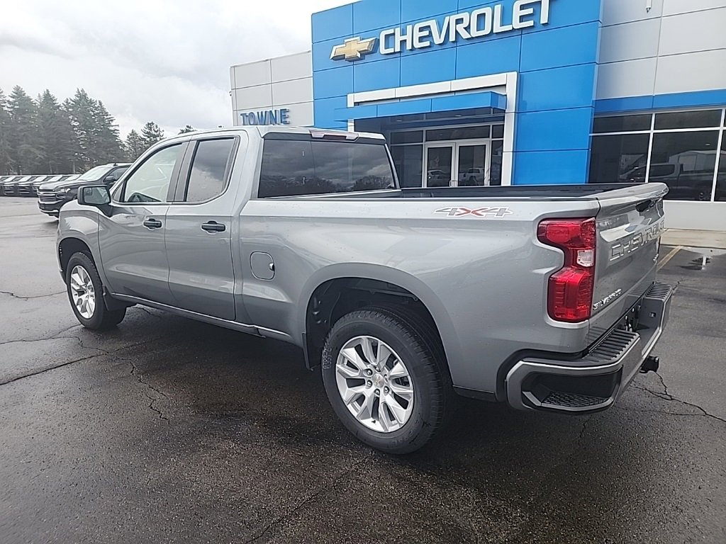 2025 Chevrolet Silverado 1500 Custom photo 2