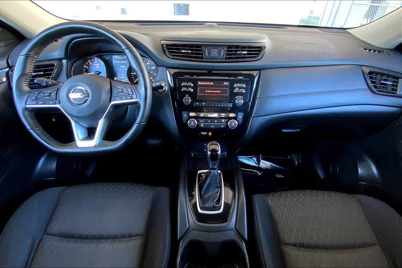2017 Nissan Rogue SV photo 15