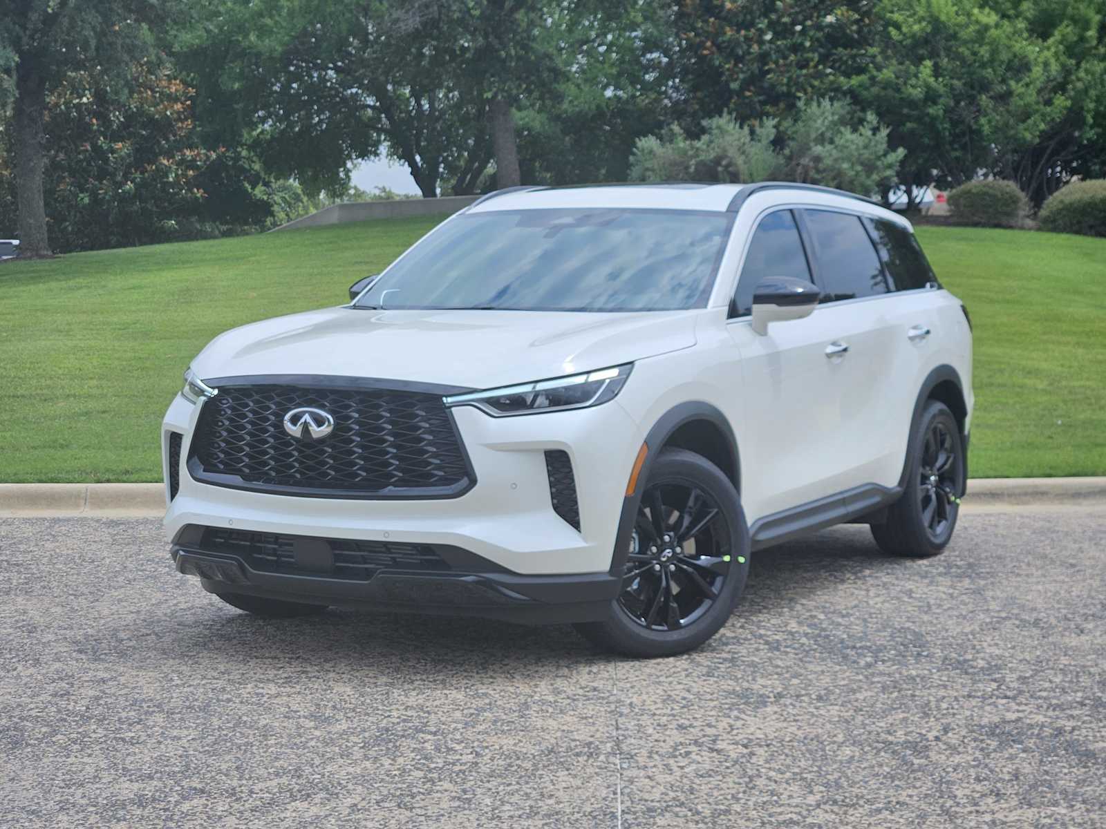 2025 INFINITI QX60 LUXE's photo