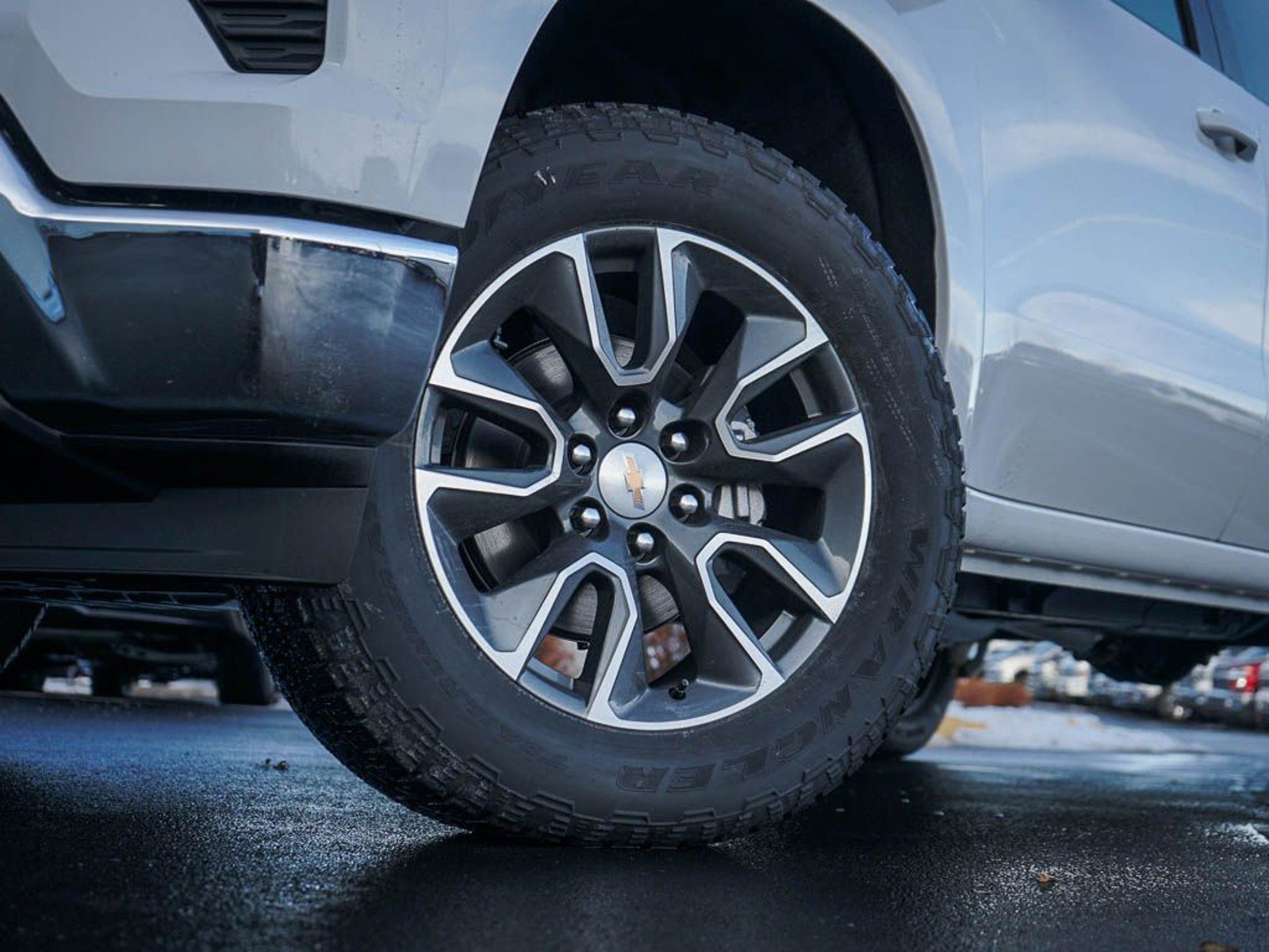 2025 Chevrolet Silverado 1500 LT photo 5