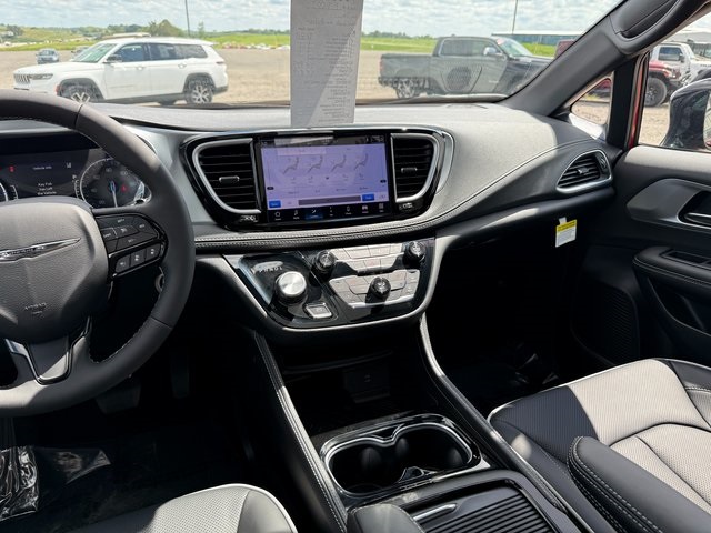 2026 Chrysler Pacifica Limited photo 23