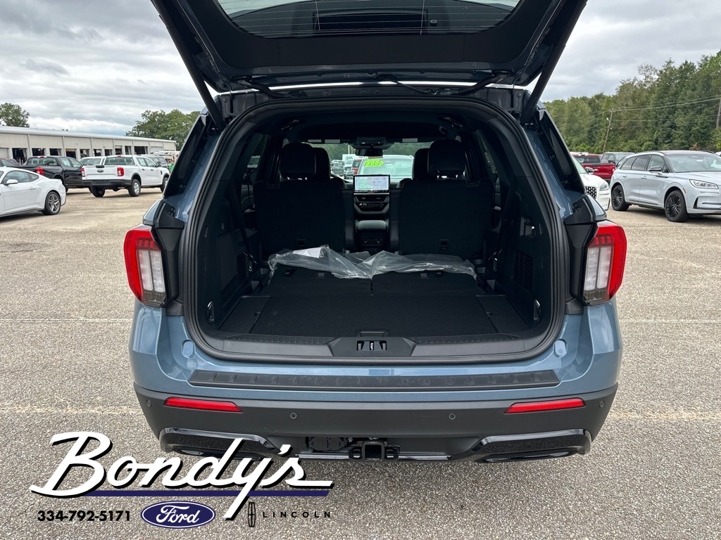 2025 Ford Explorer ST-Line photo 11