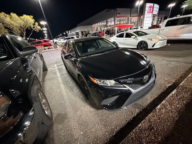 2020 Toyota Camry SE photo 2