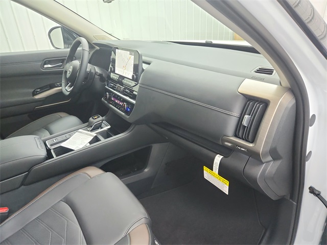 2025 Nissan Pathfinder Platinum photo 32