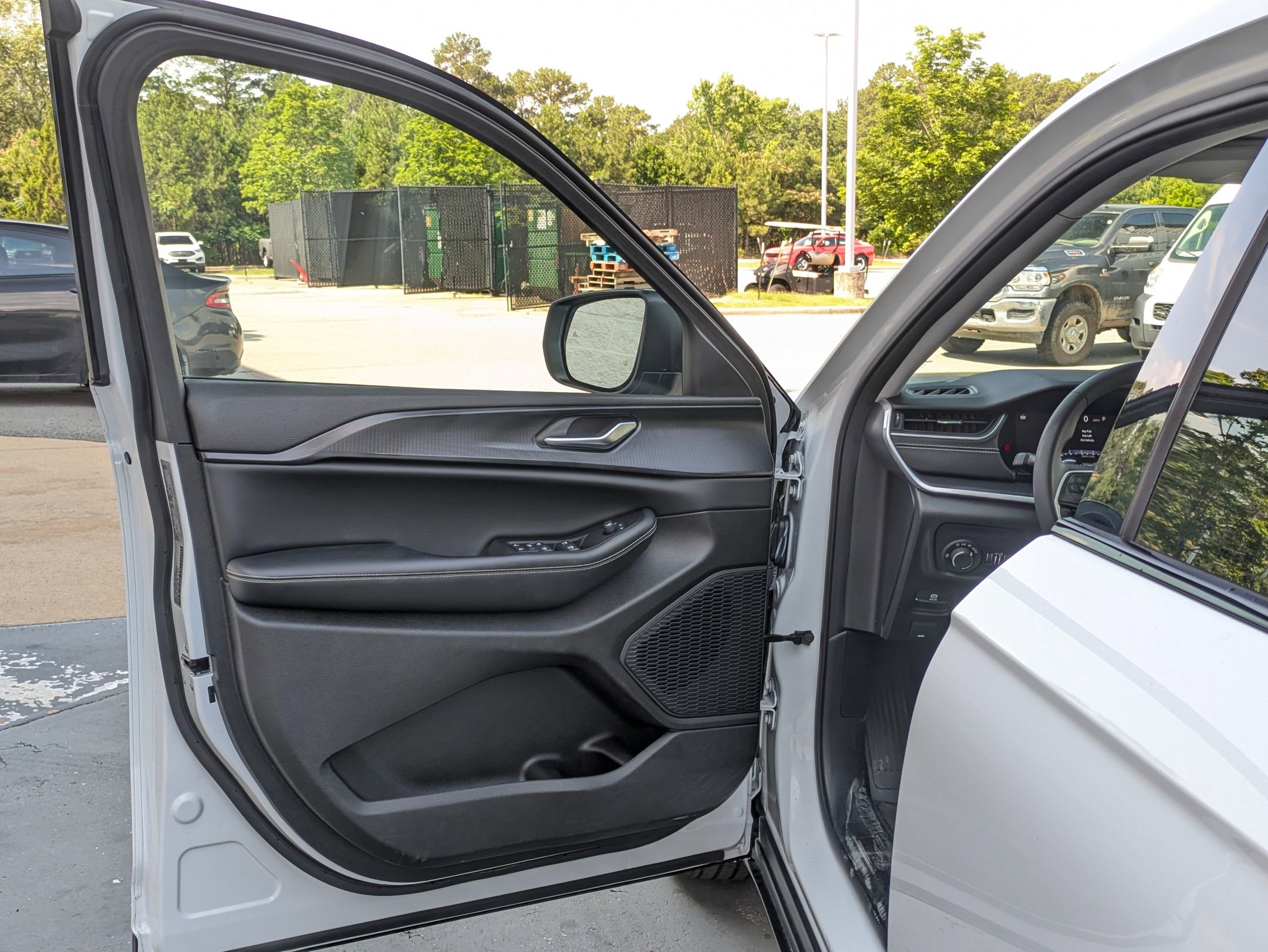 2023 Jeep Grand Cherokee Laredo photo 20