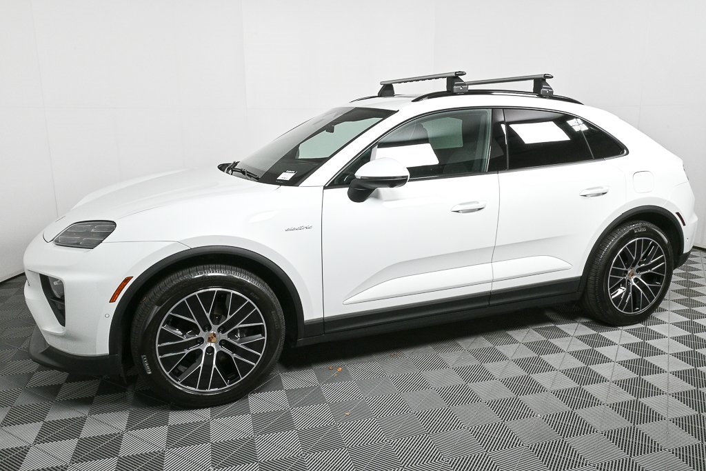 2025 Porsche Macan Electric photo 2