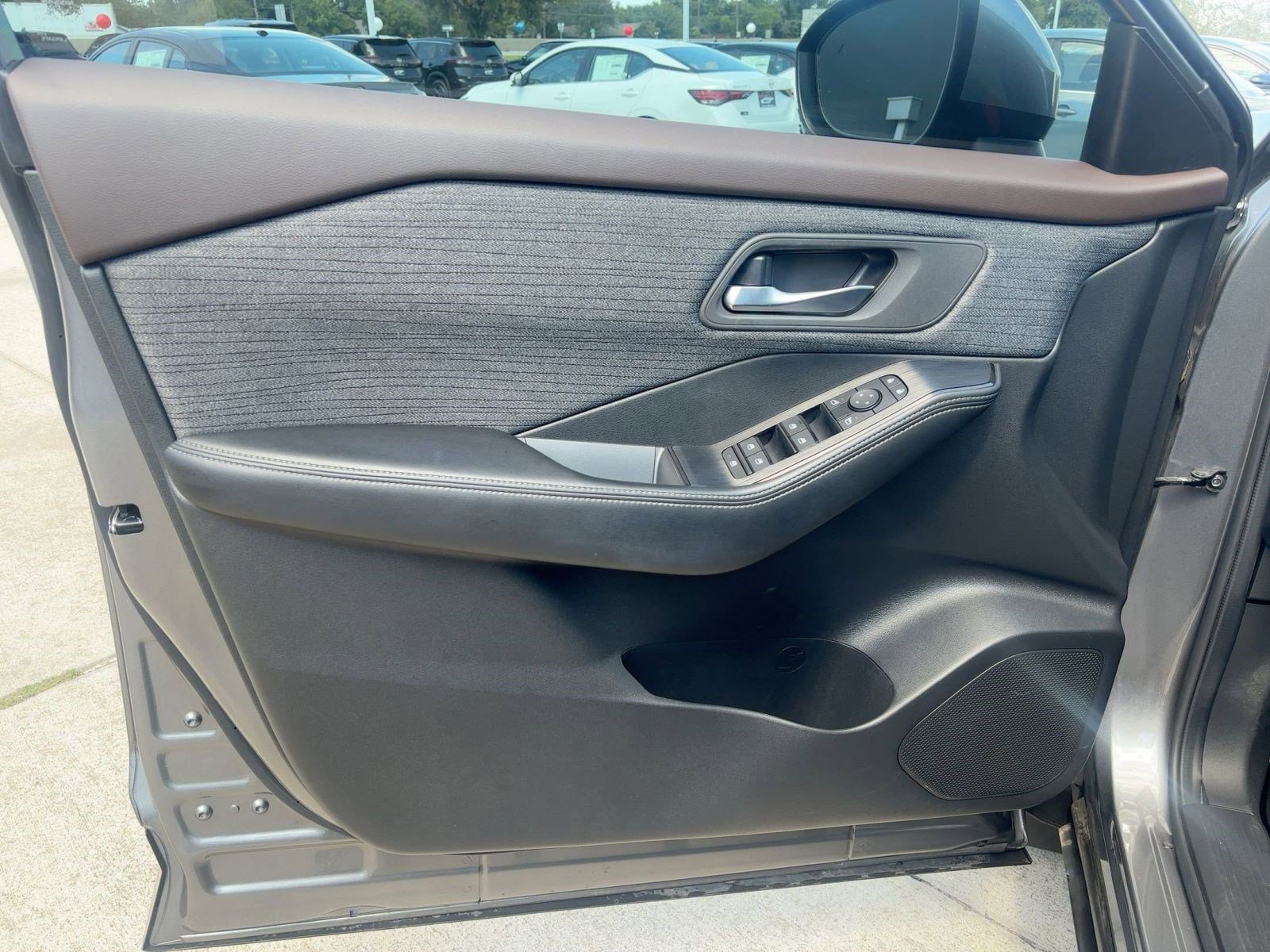 2023 Nissan Rogue SV photo 12