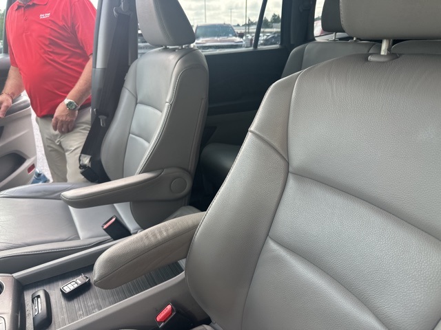 2016 Honda Pilot EX-L photo 14