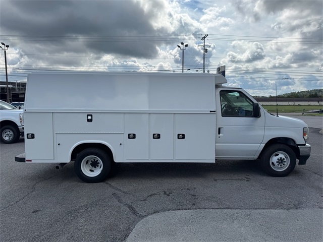 2026 Ford E-350 Base photo 4