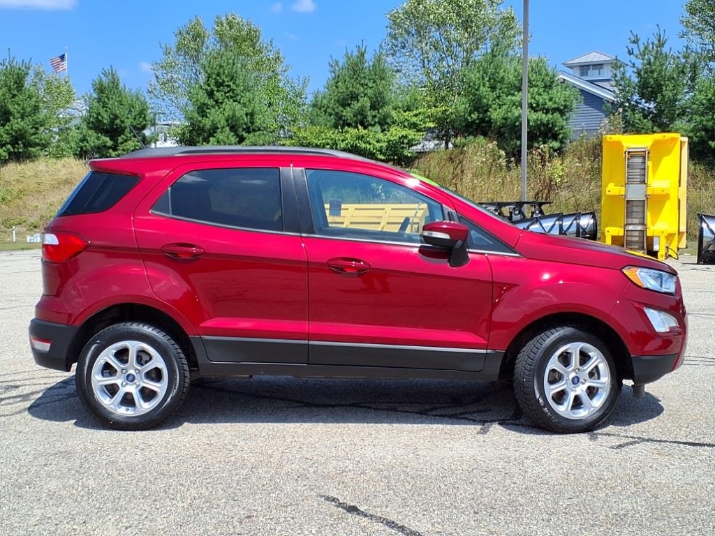 Used 2021 Red Ford SE image 2